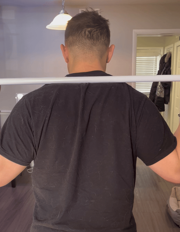 Demonstration of pinching the shoulderblades back and down